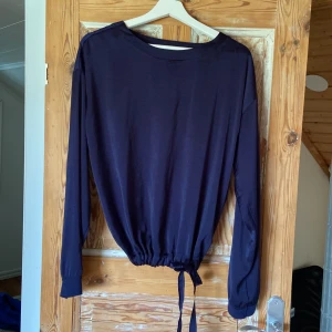 Tunn blus - Använd men gott skick strl S