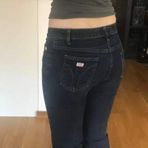 Så snygga Miss Sixty jeans 🤩 knappt använda, jeansen är som nya  midja rakt över 36 + lite stretch  midjehöjd 21,5 innerben 84