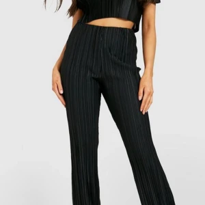 Plisserade byxor  - Plisserade byxor, jättesnygga och endast testade