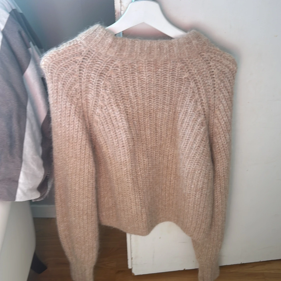 Stickad beige tröja  - 90