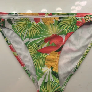 Bikini set  - Bikini set i storlek 36, bra skick, med mönster.💕