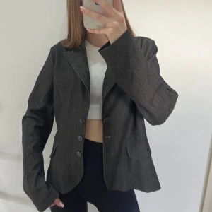Tunn randig kavaj  - Sjukt snygg kavaj från F.k Edyta💕