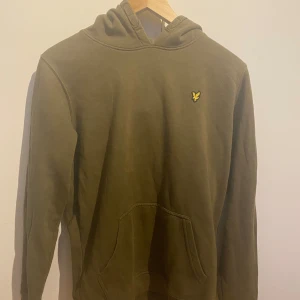 Lyle&scott  - Lyle&scott hoddie 14-15 yrs. Bra skick. säljer för att den har blivit för liten.