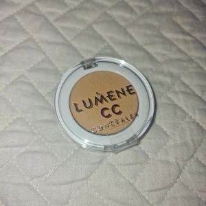 Concealer - Oanvänd och oöppnad concealer i puder form, säljes då jag ej anländer concealer