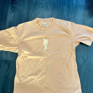 Billie Eilish t shirt  - Fint skick, knappt använd. 