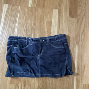 Jeanskjol - Så snygg jeanskjol vintage från only! 42cm i midjemått 