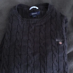 Svart/mörkgrå gant tröja - Bra skick. Storlek S men passar M också. 