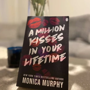 A million kisses in your lifetime - En sån bra bok som var otroligt bra skriven. Har läst den men är fortfarande  i bra skick. Skulle rekomender till tonåringar!