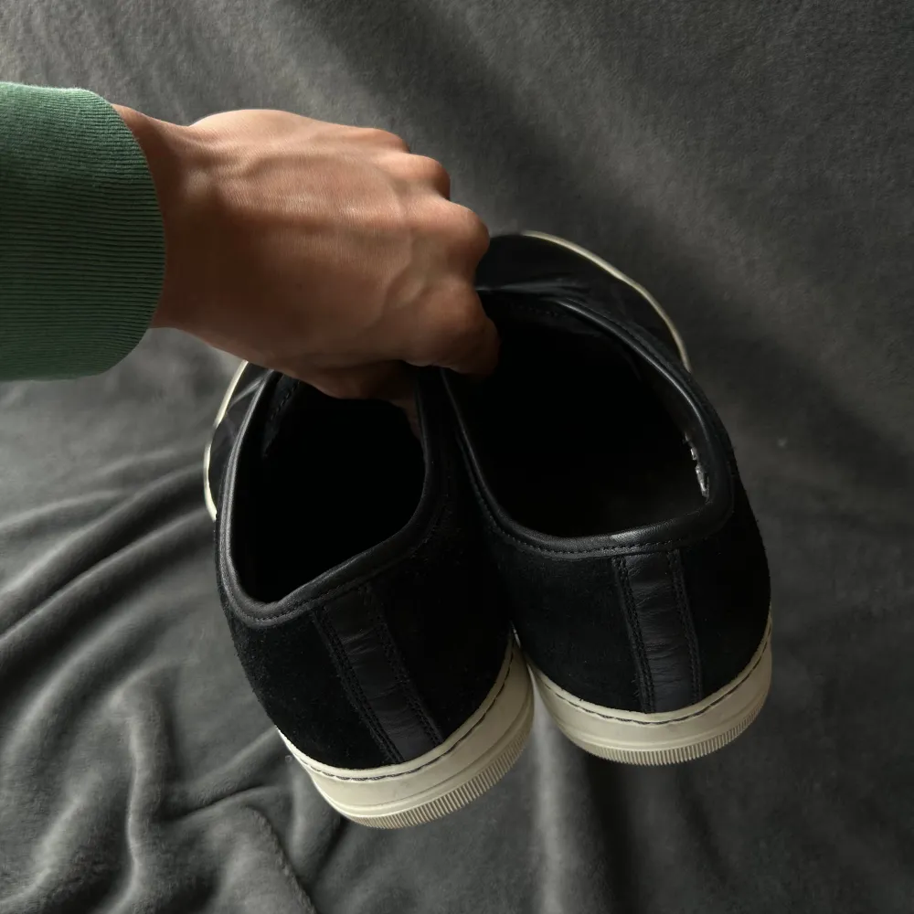 Lanvin skor i nyskick🌟 inga stora defekter och lacken är extra bra skick🙌 | originalstorlek: uk8/42 men lanvins passar större, passar 43 | ingår: endast skorna | möts upp i Täby . Skor.