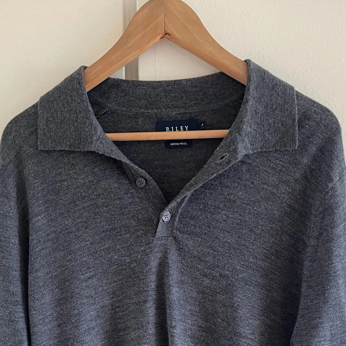 Merinoullströja med krage