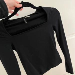 Svart topp - Fin svart topp från hm