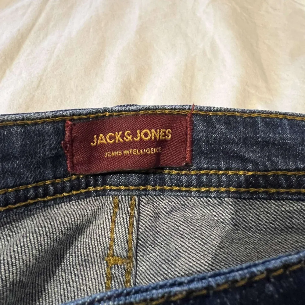 Jack and Jones Jeans. Passform Slim / Glenn. Storlek 33 32. Köparen står för frakten. Priset kan diskuteras vid snabb affär. . Jeans & Byxor.
