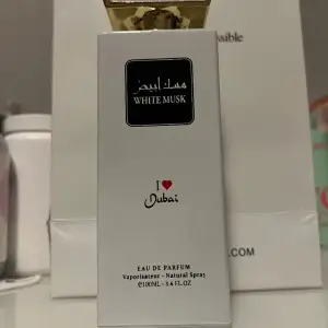 Säljer världens godaste parfym från Dubai! Säljer då jag köpte på mig flera stycken! Flaskan är på 100ml och full! Finnas bara i Dubai 😍