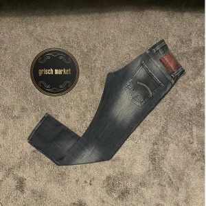 Sjukt feta G-star jeans  - Ett par sjukt feta G-star jeans som är slimmade | 32/30 som sitter perfekt på modellen, jag är 183cm och 72kg, mått på midja och längd finns i pm | inget tecken på använding, skick 10/10 | nypris ca 1300 | kom gärna med frågor! |