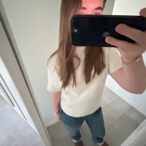 Stickad kortärmad  - Säljer denna stickade kortärmade tröja från zara, får inte användning 🩷🩷