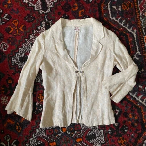 finkavaj - tidig noa noa kavaj/jacka i mönstrad cremevit/beige linne från runt 2001