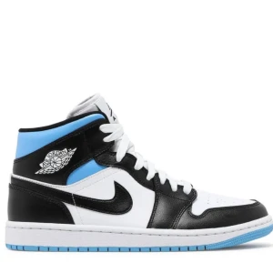 Jordan 1  - Säljer mina Jordans i strl 38 de är i använd skick men mycket fina därav priset🤍