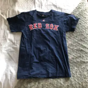 Red Sox t-shirt. 🩷