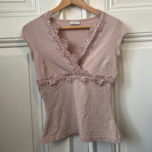 Rosa topp - Ljusrosa topp med fina detaljer😋