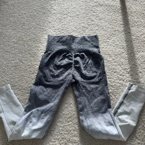 Tights med schrunch  - Omber tights med Butt schrunch