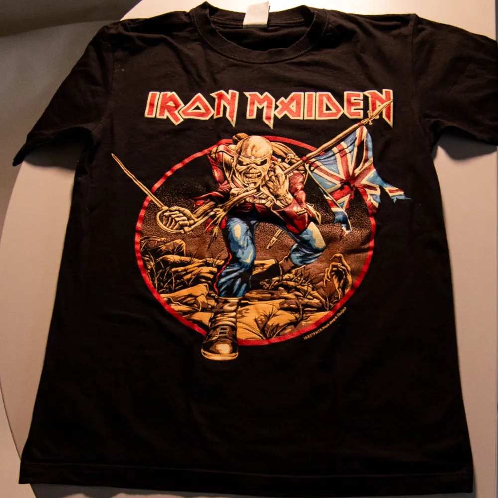 Dö cool Iron Maiden tisha. T-shirts.