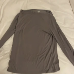 Grå tight tröja - Grå Bättringad tröja från lager 157