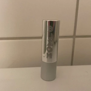Buxom läppstift Angel - Buxom läppstift i färgen Angel. Aldrig använd, helt ny. Säljer då den inte kommer till användning.