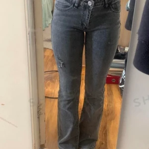 Lowaisted jeans - Säljer de här fina lowaisted jeansen eftersom de inte kommer till ngn användning💕(lånade bilder)