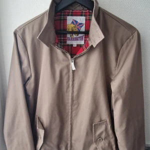 Harrington jacka  - Fräsch harrington jacka vintage modell cirka 90 tal storlek medium slim passform 