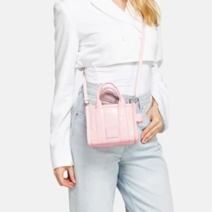 Marc Jacobs tote bag - Super söt rosa läder tote bag, den nya kollektionen. Oanvänd och fortfarande i kartong, Nypris 5000kr