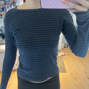 Långärmad  - Randig långärmad från brandy. Använd en del men inga riktiga defekter