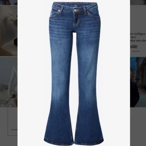 Jeans  - Supersöta Jeans med tryck på fickorna, lånade bilder!  Nyskick, köptes för: 569kr💕 