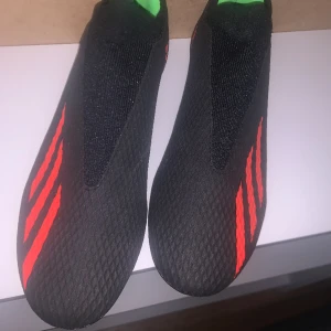 Fotbollskor Adidas SPEEDPORTAL.3 - Storlek 42,5 använda 1 gång pga liten i storleken för mig. 