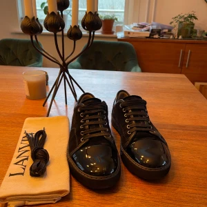 Lanvins - Lanvins uk6  Använda men i bra skick  Tar också byten 