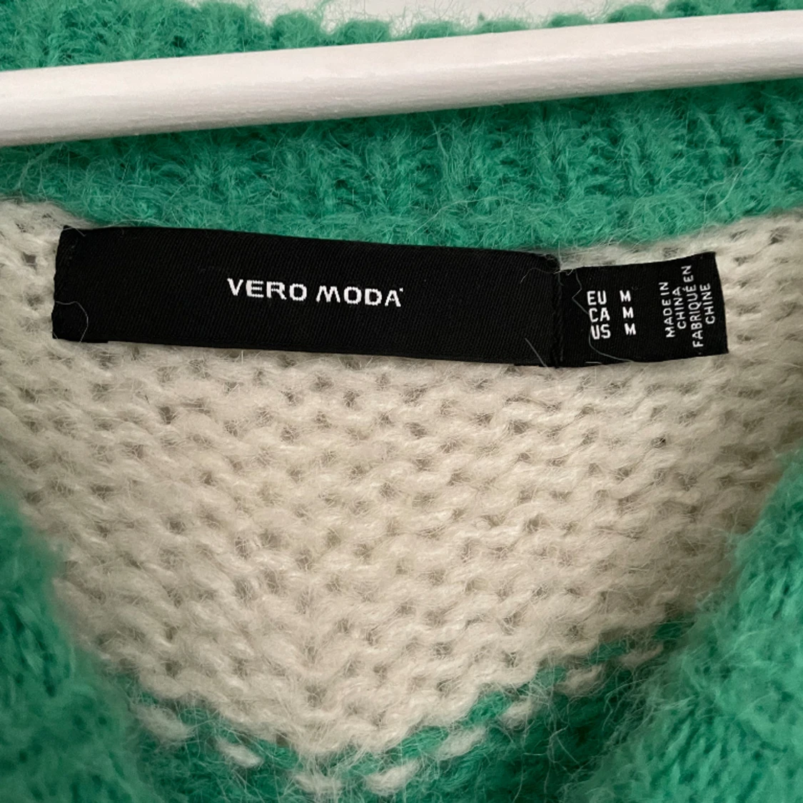 Grön-vit stickad tröja  - 91