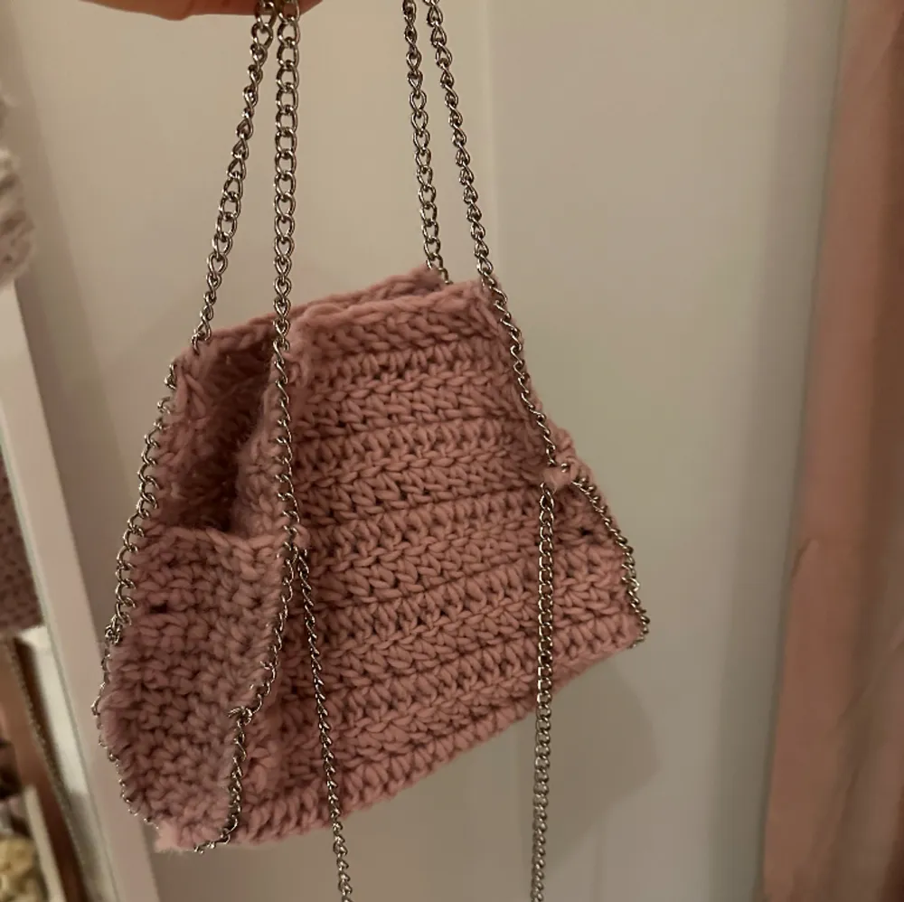 En fin rosa Stella liknande väska som aldrig har använts, därmed mycket bra skick☺️. Väskor.