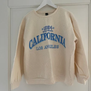 Tjocktröja - En basis tjocktröja som passar till allt! Säljer pga har för många liknande! Vet inte vad märket är men har köpt den på Nelly 🤝🏽