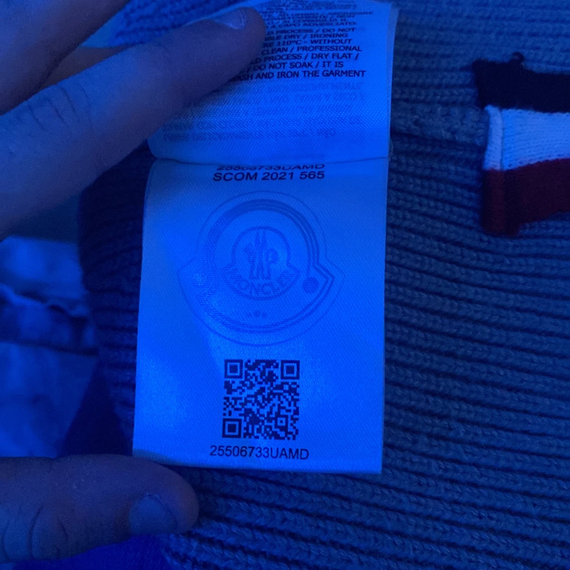 Moncler mössa använd 2 gånger - 92