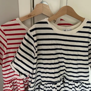 Zara t-shirts - Jätte snygga t-shirts från zara med volanger💕 har två och säljer de separat för 150 och båda för 230💕💕 inte använda mycket!