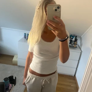 Tshirt - Använd ca 3 gånger, säljer för den inte kommer till användning