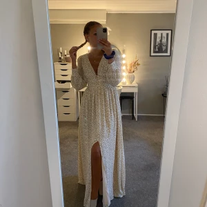 Adoore klänning - Helt ny utan prislapp