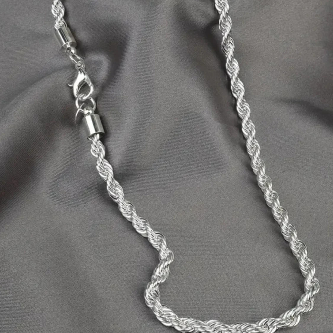 Guld och silver halsband för 100kr - 90