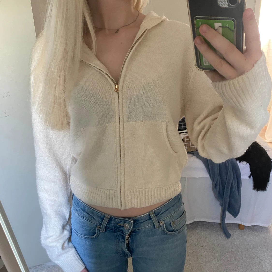 STICKAD TRÖJA MED DRAGKEDJA