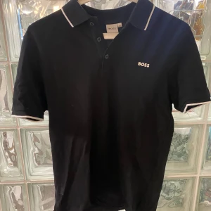 Boss Piké  - Säljs för är för liten/ pris kan diskuteras vid snabb affär 