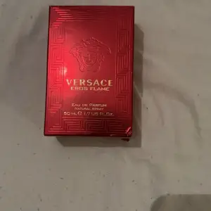 Tja! Säljer min Versace Eros flames Eau de perfume, 50ml. Tror jag kanske tagit 2 sprut med denna. Köpt på Arlanda för något år sedan
