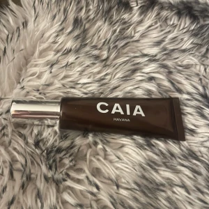 Caia bronzer  - CAIA’s Liquid Bronzer i färgen havana/ medium med varm underton.  Ändrat testad men inte min färg. 