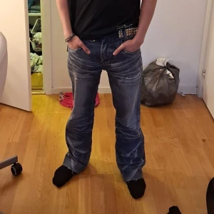 Red pepper jeans - Blåa baggy red pepper jeans i storlek 32, de är lite slitna och nertrampade vid hälen men märks inte så mycke. skriv vid frågor💕