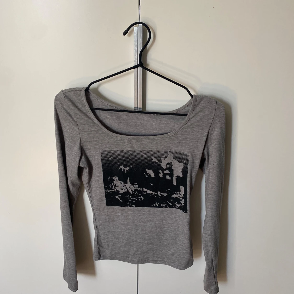 Fin långärmad grå tröja med tryck💞 - 90
