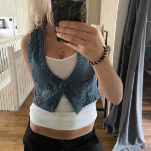 Jeans väst/bolero - En jättefin och cool jeans väst/bolero🥰 passar S och M💞