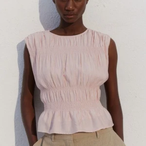 Blus från h&m - Jättesöt och helt slutsåld blus från h&m. Superbra skick